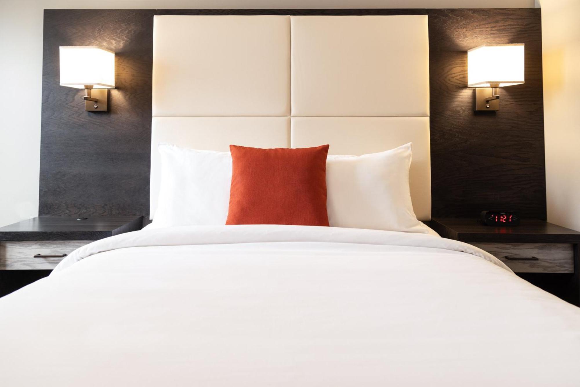 Crowne Plaza Fredericton Lord Beaverbrook By Ihg Extérieur photo